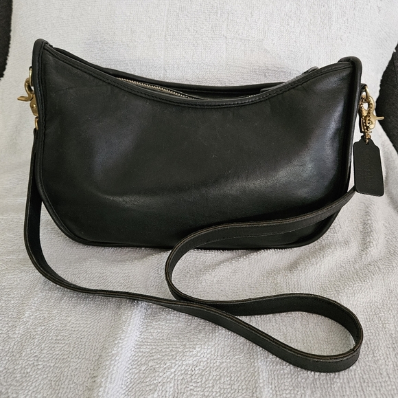 Coach Handbags - Coach Vintage Swinger Shoulder Bag